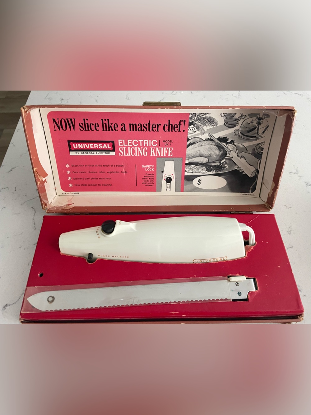 Universal Electric Slicing Knife - Vintage and works like new!!